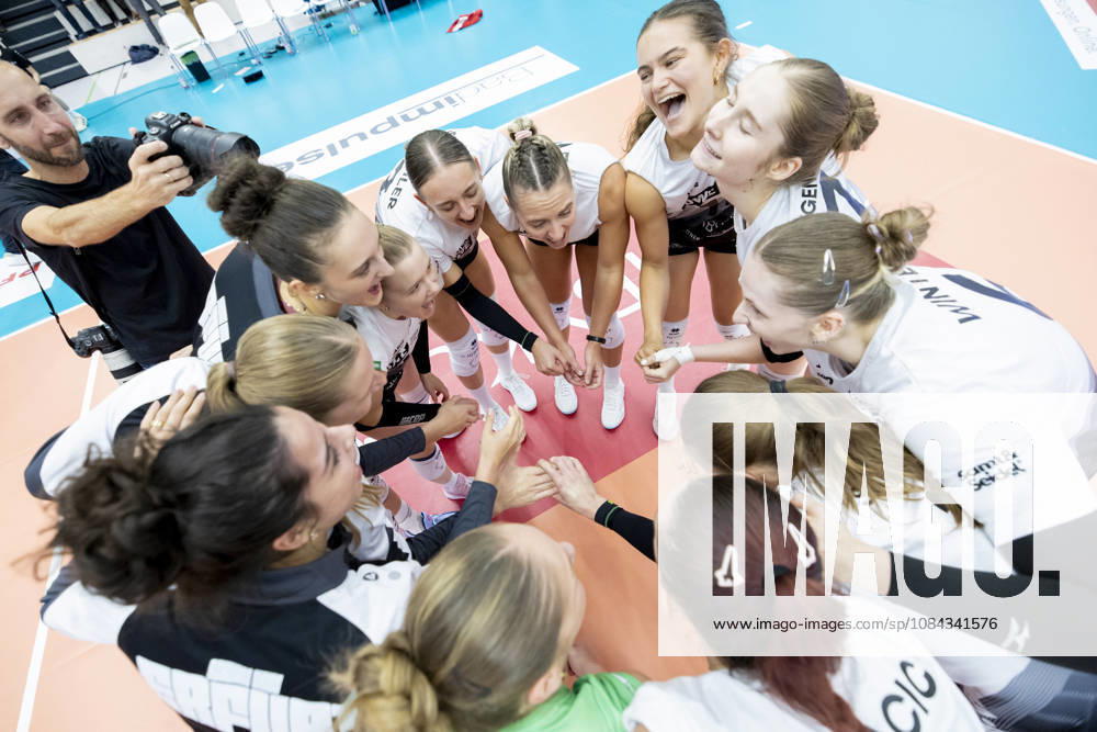 DEKRA Women s Bundesliga 1: Schwarz Weiss Erfurt vs. Rote Raben Vilsbiburg, Erfurt, October 10, 2026, Cheers, Schwarz Weiss Erfurt DEKRA Women’s Bundesliga 1 Schwarz Weiss Erfurt vs. Rote Raben Vilsbiburg Riethsporthalle, Erfurt