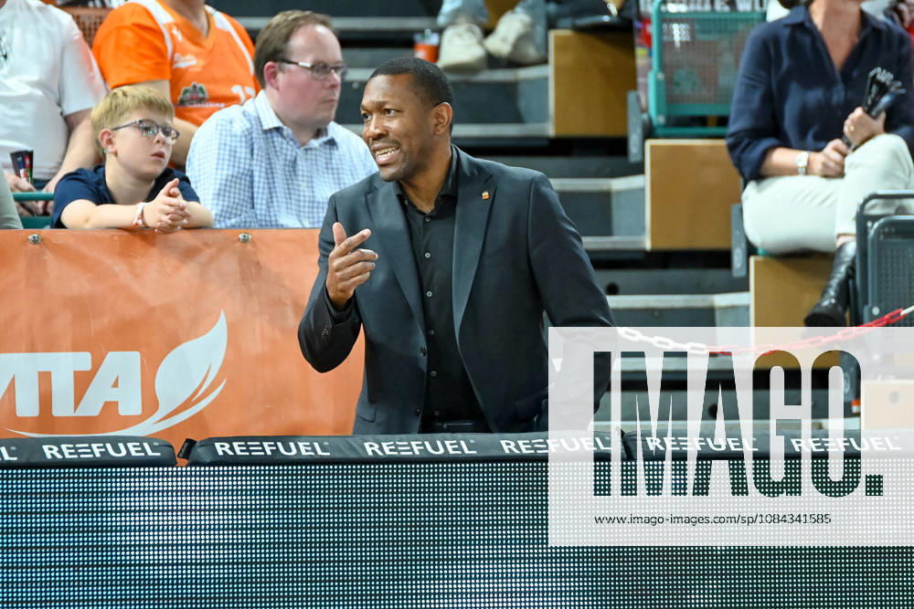 Tyron McCoy of ratiopharm Ulm, assistant coach, speaks and gestures during RASTA Vechta vs. ratiopharm Ulm, easyCredit Basketball Bundesliga, Matchday 5, 2026–2027 season, October 10, 2026, RASTA Vechta vs. ratiopharm Ulm, easyCredit Basketball Bundesliga, Matchday 5, 2026–2027 season, October 10, 2026, Vechta