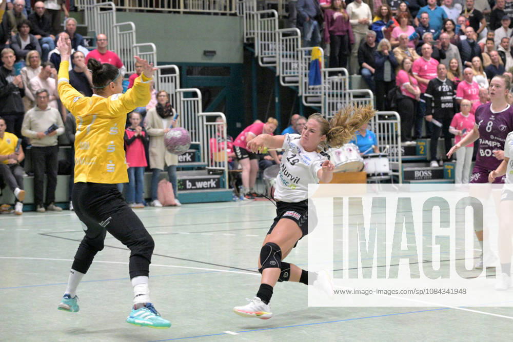 Zoe Sprenger of SCM Ramnicu Valcea, 19, scoring against Sara Suba of TusSies Metzingen; 77 in goal for TusSies Metzingen vs. SCM Ramnicu Valcea, Handball, EHF, Europa League Qualification Second Leg, 2026–2027 Season, October 10, 2026, TusSies Metzingen vs. SCM Ramnicu Valcea, Handball, EHF, Europa League Qualification Second Leg, 2026–2027 Season, October 10, 2026, Metzingen