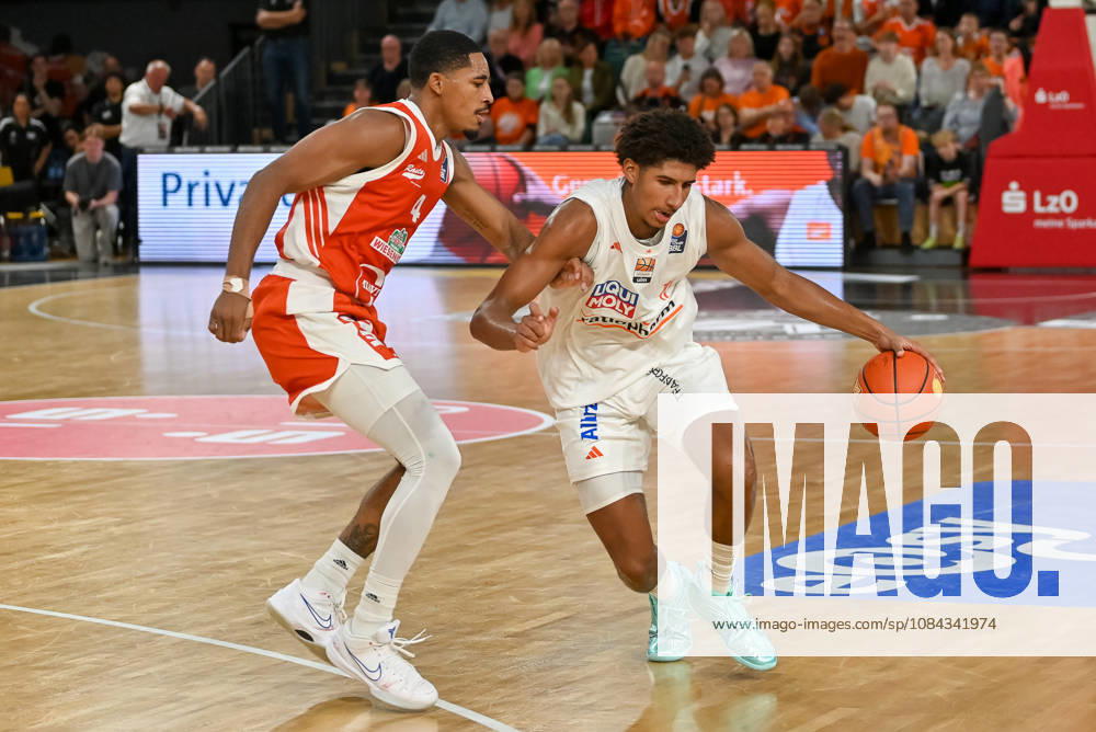 Meissa Faye (ratiopharm Ulm), 11 with the ball against Armaan Franklin (RASTA Vechta), 04 RASTA Vechta vs. ratiopharm Ulm, easyCredit Basketball Bundesliga, Matchday 5, 2026–2027 season, October 10, 2026, RASTA Vechta vs. ratiopharm Ulm, easyCredit Basketball Bundesliga, Matchday 5, 2026–2027 season, October 10, 2026, Vechta