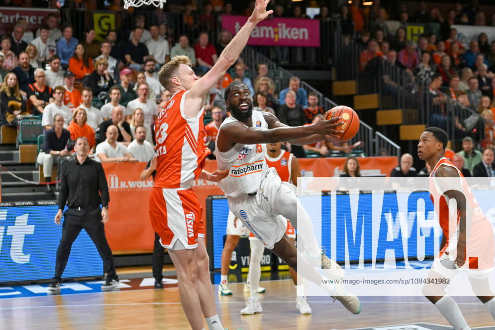 Oluwasimisola Shittu of ratiopharm Ulm, 45, with the ball against Lars Thiemann of RASTA Vechta, 23. RASTA Vechta vs. ratiopharm Ulm, easyCredit Basketball Bundesliga, Matchday 5, 2026–2027 season, October 10, 2026, RASTA Vechta vs. ratiopharm Ulm, easyCredit Basketball Bundesliga, Matchday 5, 2026–2027 season, October 10, 2026, Vechta