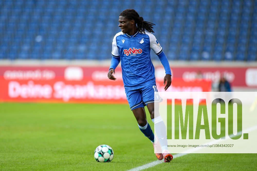 Germany, Soccer, Men s, 3rd Division, 2026–2027 Season, MSV Duisburg vs. TSG Hoffenheim II, Blessing Maleko Makanda, TSG II in action with the ball, individual play