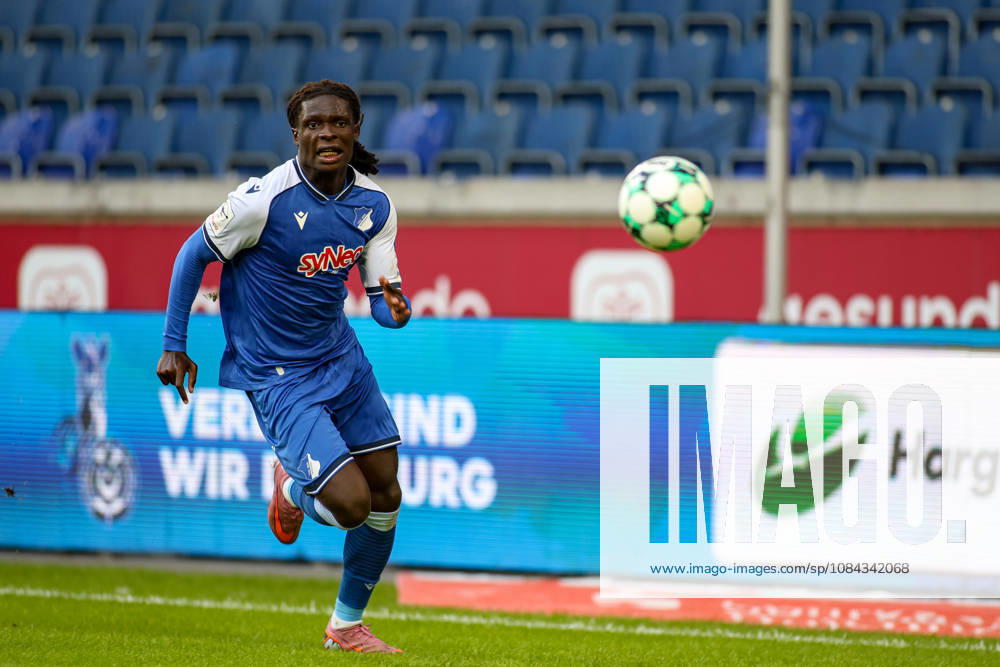 Germany, Soccer, Men s, 3rd Division, 2026–2027 Season, MSV Duisburg vs. TSG Hoffenheim II, Blessing Maleko Makanda, TSG II in action with the ball, individual play