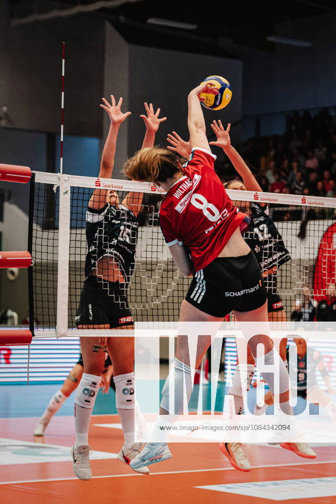Pictured: Attack by Eleanor Holthaus 8, MTV Stuttgart 10 10 2026, Dresdner SC Allianz MTV Stuttgart, DEKRA 1 Bundesliga Women, Volleyball, Germany, Dresden, Cyberport Arena