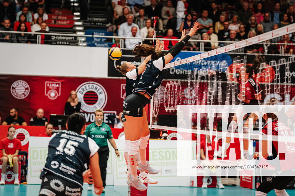 In the photo: Allianz MTV Stuttgart attacks and Dresdner SC blocks 10 10 2026, Dresdner SC vs. Allianz MTV Stuttgart, DEKRA 1 Bundesliga Women, Volleyball, Germany, Dresden, Cyberport Arena