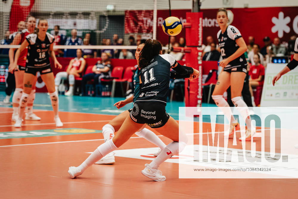 Pictured: Rylen Reid (11) receives the ball, Dresdner SC 10 10 2026, Dresdner SC vs. Allianz MTV Stuttgart, DEKRA 1 Bundesliga Women, Volleyball, Germany, Dresden, Cyberport Arena