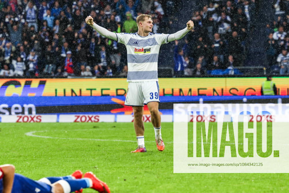 Sports, Soccer, 3rd Division, 2026–2027 Season, Matchday 8: MSV Duisburg vs. TSG 1899 Hoffenheim II, October 10, 2026, Schauinsland Reisen Arena; Peter Remmert of MSV Duisburg, 39, celebrates the victory after the game; Duisburg, Schauinsland Reisen Arena, North Rhine-Westphalia, Germany