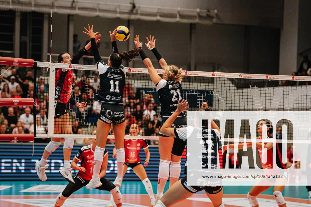 Pictured: Rylen Reid, 11, Dresdner SC, and Monique Strubbe, 21, Dresdner SC, successfully block the ball. October 10, 2026, Dresdner SC vs. Allianz MTV Stuttgart, DEKRA 1st Bundesliga Women, Volleyball, Germany, Dresden, Cyberport Arena