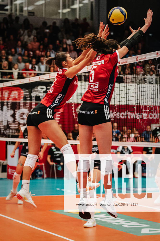 In the photo: Lydia Grote (5), MTV Stuttgart, and Eleanor Holthaus (8), MTV Stuttgart, block the ball. October 10, 2026, Dresdner SC Allianz MTV Stuttgart, DEKRA 1 Bundesliga Women, Volleyball, Germany, Dresden, Cyberport Arena
