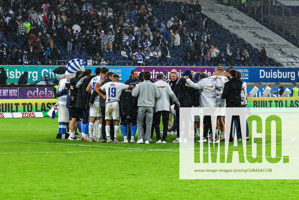 Sports, Soccer, 3rd Division, 2026–2027 Season, Matchday 8: MSV Duisburg vs. TSG 1899 Hoffenheim II, October 10, 2026, Schauinsland Reisen Arena, MSV Duisburg team circle after the game in Duisburg, Schauinsland Reisen Arena, North Rhine-Westphalia, Germany