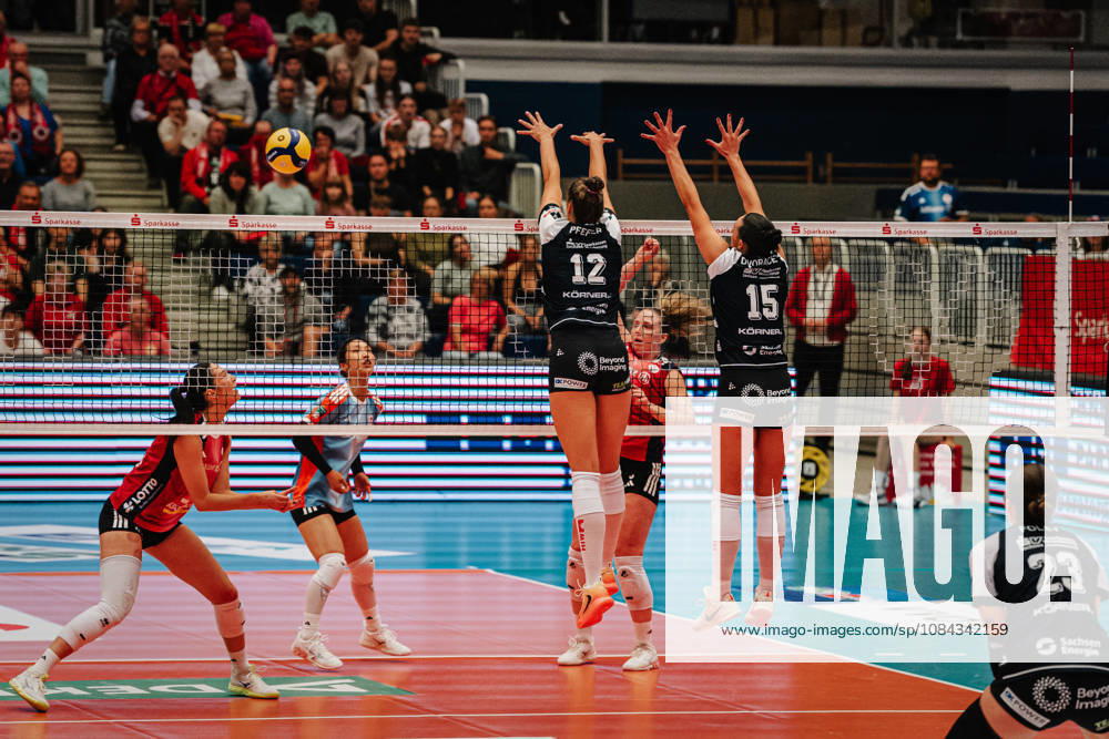 Pictured: Mette Pfeffer, 12, Dresdner SC, and Maia Dvoracek, 15, Dresdner SC, successfully block the ball. 10 10 2026, Dresdner SC vs. Allianz MTV Stuttgart, DEKRA 1st Bundesliga Women, Volleyball, Germany, Dresden, Cyberport Arena