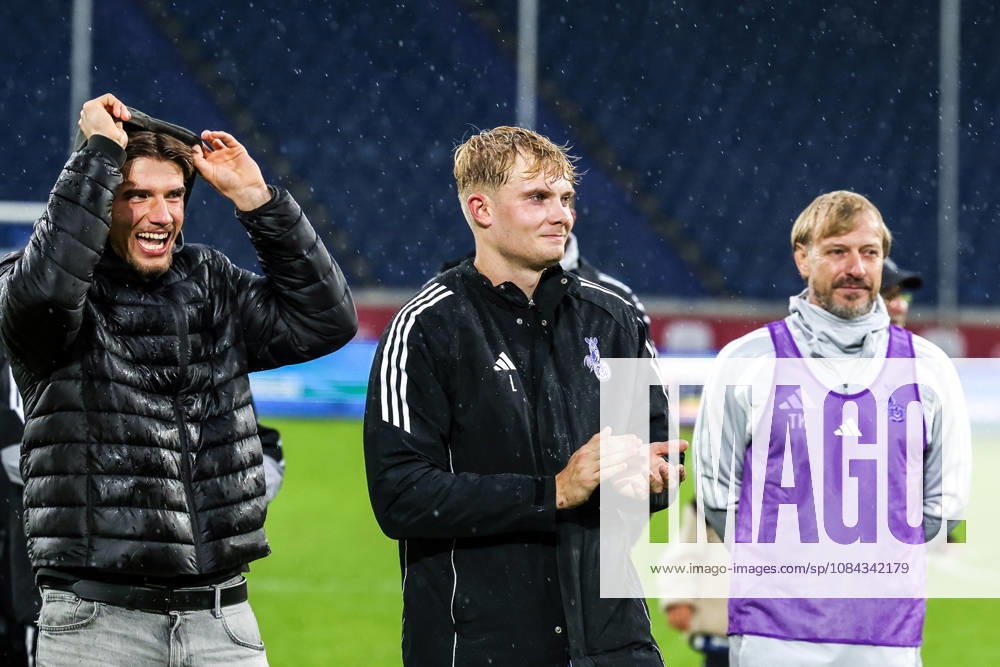 Sports, Soccer, 3rd Division, 2026–2027 Season, Matchday 8: MSV Duisburg vs. TSG 1899 Hoffenheim II, October 10, 2026, Schauinsland Reisen Arena, Laurenz Jennissen, MSV Duisburg; 21, Peter Remmert, MSV Duisburg; 39, Thomas Klimmeck, Athletic Trainer, MSV Duisburg; Duisburg, Schauinsland Reisen Arena, North Rhine-Westphalia, Germany