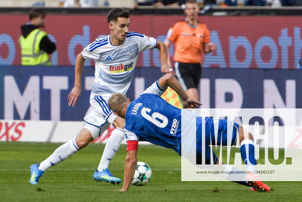 V li in a one-on-one duel: Conor Noß (Noss), Duisburg 14; Valentin Lässig (Laessig), Hoffenheim 6; 10; 10; 2026 ¢ Soccer ¢ MSV Duisburg vs. TSG 1899 Hoffenheim II, Schauinsland Reisen Arena, Duisburg, DFB DFL REGULATIONS PROHIBIT ANY USE OF PHOTOGRAPHS AS IMAGE SEQUENCES AND OR QUASI-VIDEO NRW Germany