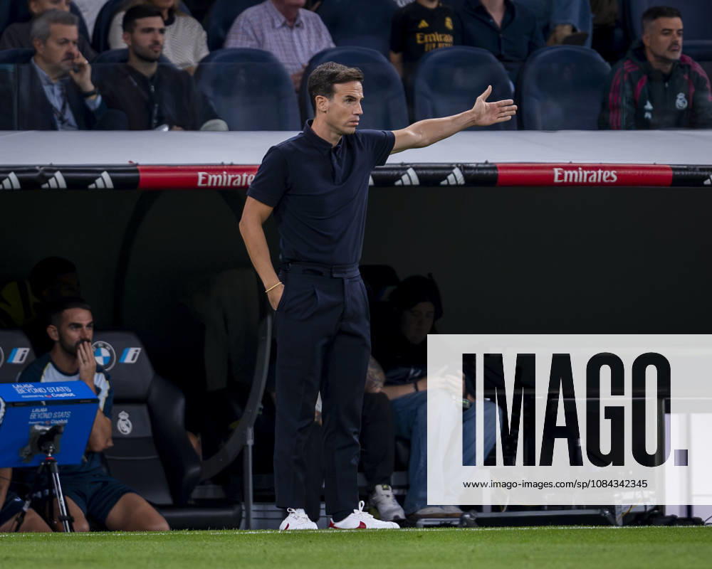 Real Madrid CF v Villarreal CF - LaLiga EA Sports 2026 27 Inigo Perez, head coach of Villarreal CF, is seen giving indications to his players during the LaLiga EA Sports football match between Real Madrid CF and Villarreal CF at Estadio Bernabeu on October 10, 2026 in Madrid, Spain. Madrid Estadio Bernabeu Madrid Spain