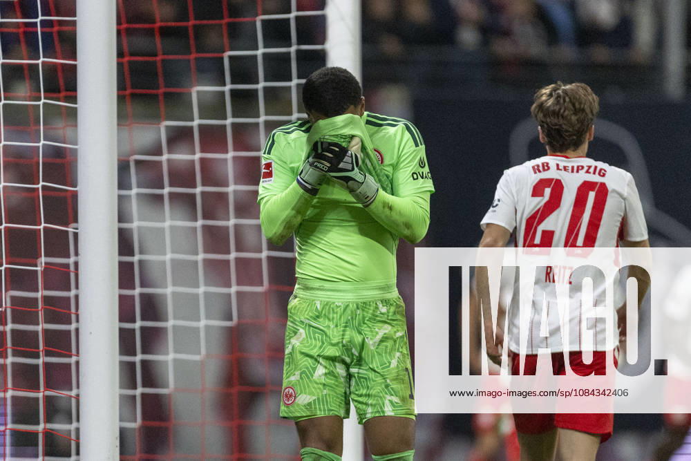 GER, Leipzig, Fussball, Bundesliga, 5. Spieltag, RB Leipzig vs. Eintracht Frankfurt im Bild v.l.: Noah Atubolu (Eintracht Frankfurt 01), nach 6:0 Gegentor 10.10.2026, Red-Bull Arena Leipzig DFL DFB REGULATIONS PROHIBIT ANY USE OF PHOTOGRAPHS AS IMAGE SEQUENCES AND OR QUASI-VIDEO, Leipzig Red-Bull Arena Sachsen Germany