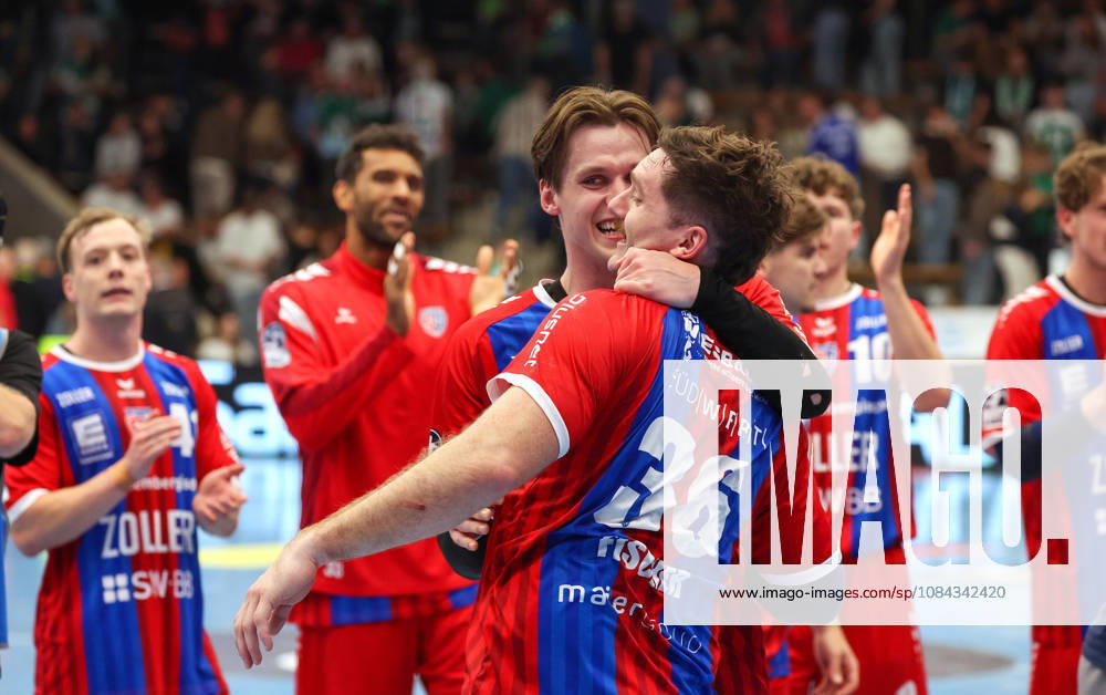 Germany, Göppingen, Opel HBL Bundesliga Handball, FRISCH AUF Göppingen vs. SG BBM Bietigheim, Bietigheim celebrates, from left: Maxim Orlov (BBM), Jonathan Fischer (BBM)