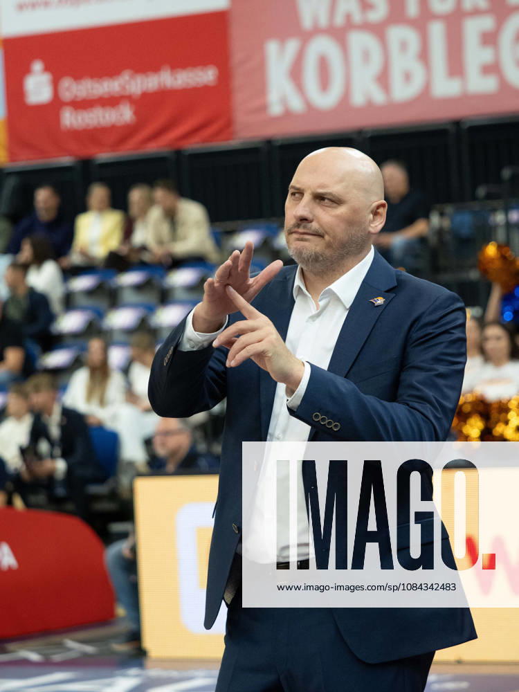 Head Coach Przemyslaw Frasunkiewicz, Rostock Seawolves; Rostock Seawolves vs. Fitness First Würzburg Baskets, Stadthalle Rostock, easyCredit Basketball Bundesliga, Matchday 5, October 10, 2026: Rostock Seawolves vs. Fitness First Würzburg Baskets, Stadthalle Rostock, easyCredit Basketball Bundesliga, Matchday 5, Seawolves, Würzburg Baskets, Basketball, October 10, 2026, Rostock