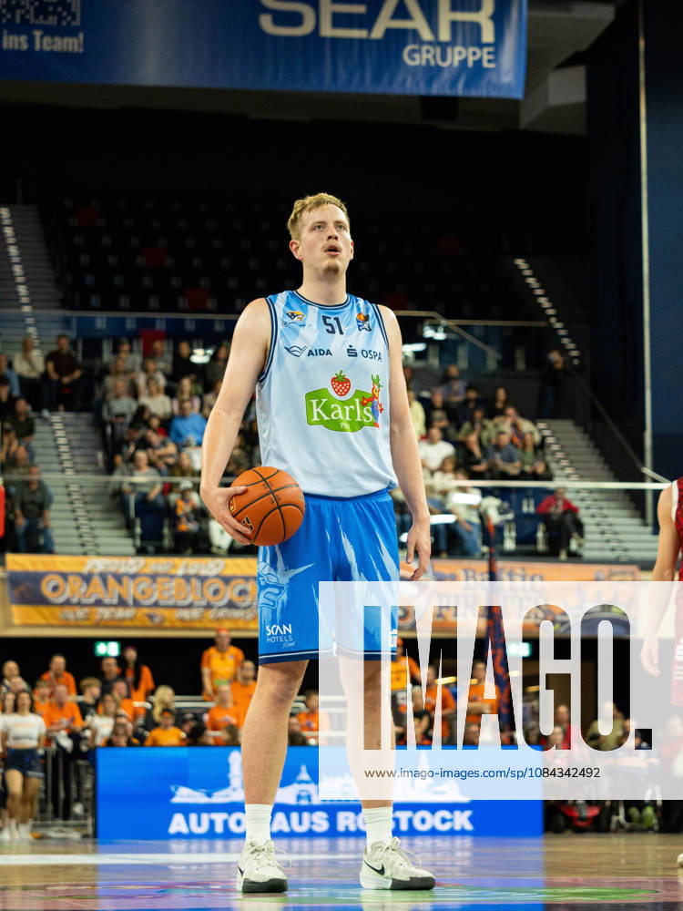 51 Bent Leuchten of the Rostock Seawolves before taking a free throw: Rostock Seawolves vs. Fitness First Würzburg Baskets, Stadthalle Rostock, easyCredit Basketball Bundesliga, Matchday 5, October 10, 2026 Rostock Seawolves vs. Fitness First Würzburg Baskets, Stadthalle Rostock, easyCredit Basketball Bundesliga, Matchday 5, Seawolves, Würzburg Baskets, Basketball October 10, 2026 Rostock