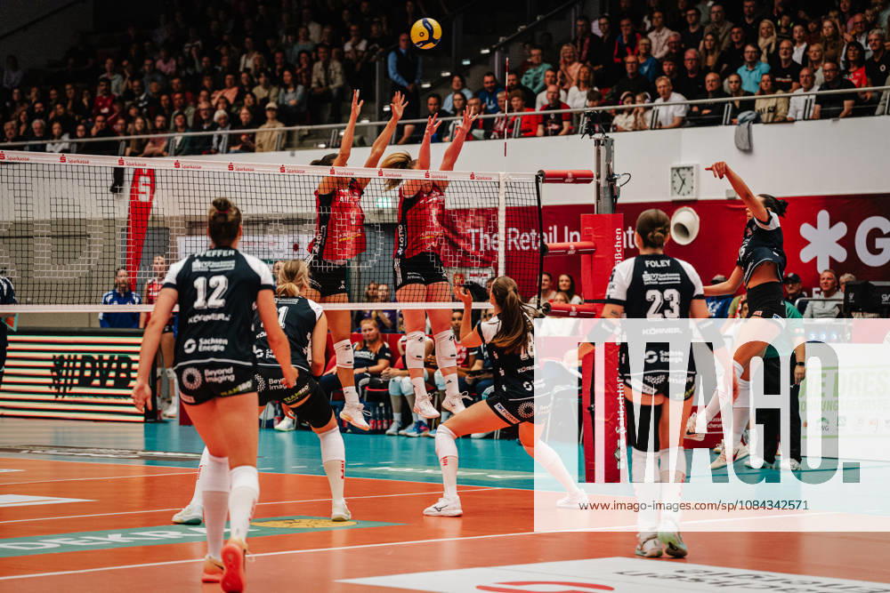 Pictured: Anna Koulberg (9), MTV Stuttgart, and Eleanor Holthaus (8), MTV Stuttgart, block the ball. October 10, 2026, Dresdner SC Allianz MTV Stuttgart, DEKRA 1 Bundesliga Women, Volleyball, Germany, Dresden, Cyberport Arena