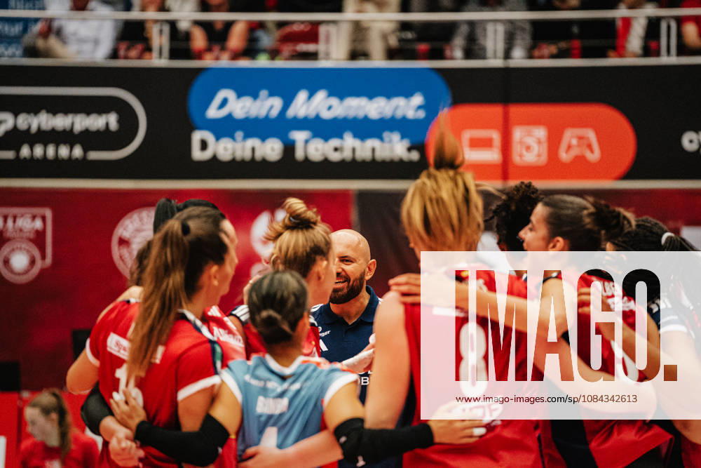 In the photo: Allianz MTV Stuttgart celebrates its victory over Dresden with a score of 3-0, 10-10, 2026; Dresdner SC vs. Allianz MTV Stuttgart; DEKRA 1 Bundesliga Women; Volleyball; Germany; Dresden; Cyberport Arena