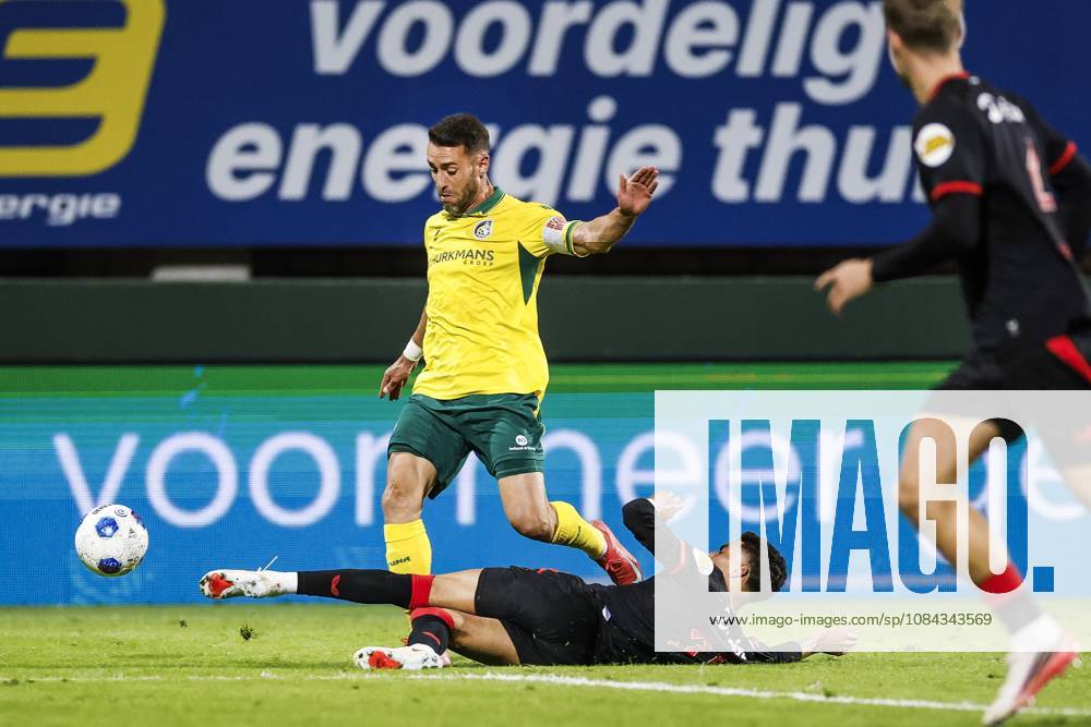 SITTARD - Ivo Pinto of Fortuna Sittard, Younes Taha of FC Twente (lr) during the Dutch Eredivisie match between Fortuna Sittard and FC Twente at the Fortuna Sittard stadium on 10 October 2026 in Sittard, the Netherlands. IRIS VAN DEN BROEK ANP Eredivisie 2026 27 ANPxSportx IVx 572058553 originalFilename: 572058553