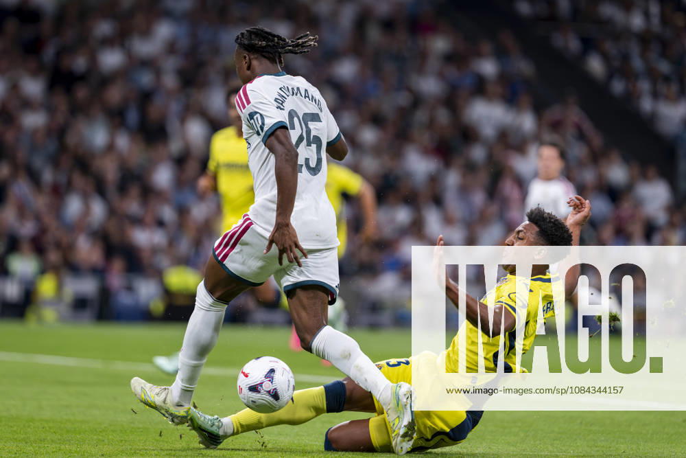 Real Madrid CF v Villarreal CF - LaLiga EA Sports 2026 27 Yan Diomande of Real Madrid CF (R) is in action with the ball defended by Alex Freeman of Villarreal CF (L) during the LaLiga EA Sports football match between Real Madrid CF and Villarreal CF at Estadio Bernabeu on October 10, 2026 in Madrid, Spain. Madrid Estadio Bernabeu Madrid Spain