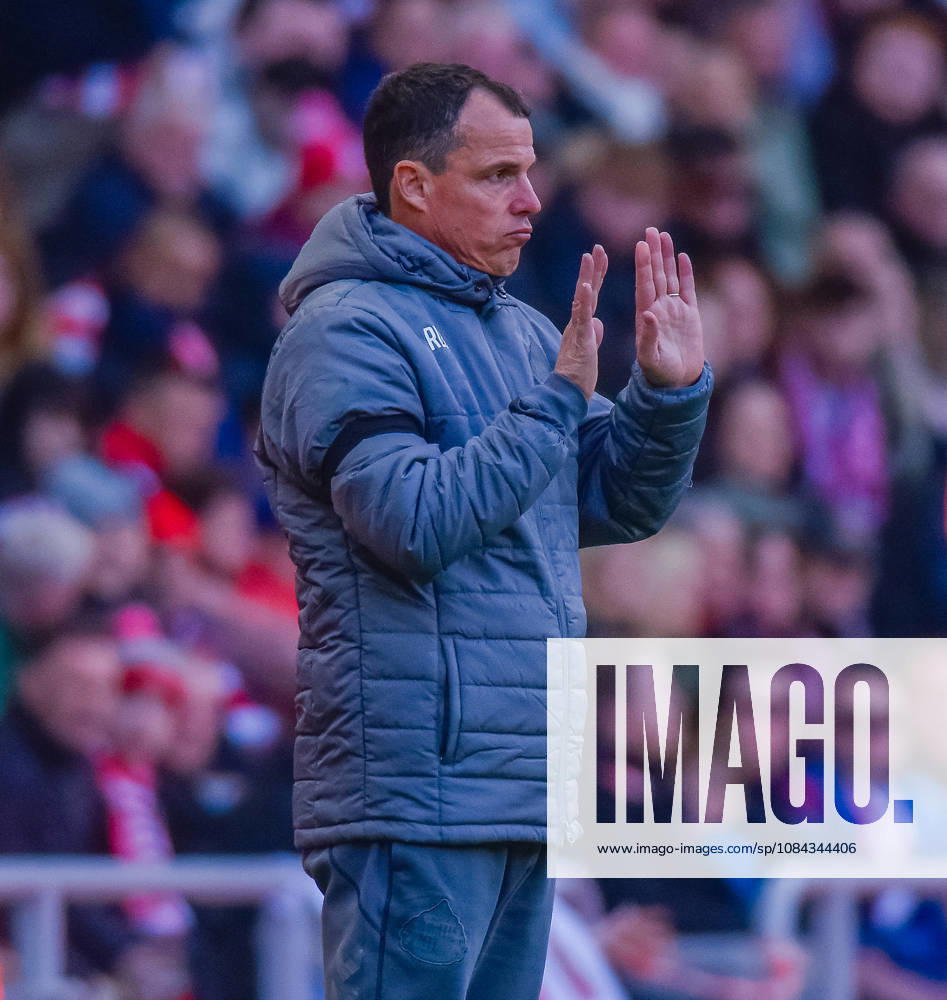 Sunderland v Brighton, Premier League, Football, Stadium Of Light, Sunderland UK - 10 Oct 2026 Regis Le Bris manager of Sunderland Association Football Club coaches Sunderland Stadium Of Light Tyne and Wear UK, UK NEWSPAPERS OUT