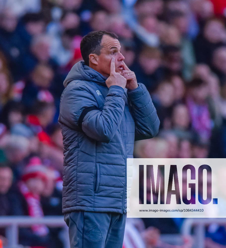 Sunderland v Brighton, Premier League, Football, Stadium Of Light, Sunderland UK - 10 Oct 2026 Regis Le Bris manager of Sunderland Association Football Club coaches Sunderland Stadium Of Light Tyne and Wear UK, UK NEWSPAPERS OUT