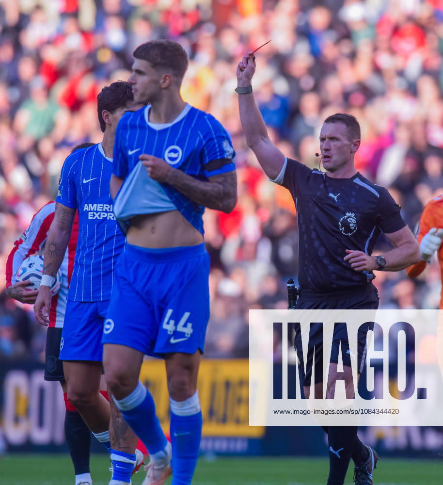 Sunderland v Brighton, Premier League, Football, Stadium Of Light, Sunderland UK - 10 Oct 2026 Referee Tom Bramall gives RED CARD to Pascal Struijk of Brighton & Hove Albion Football Club Sunderland Stadium Of Light Tyne and Wear UK, UK NEWSPAPERS OUT