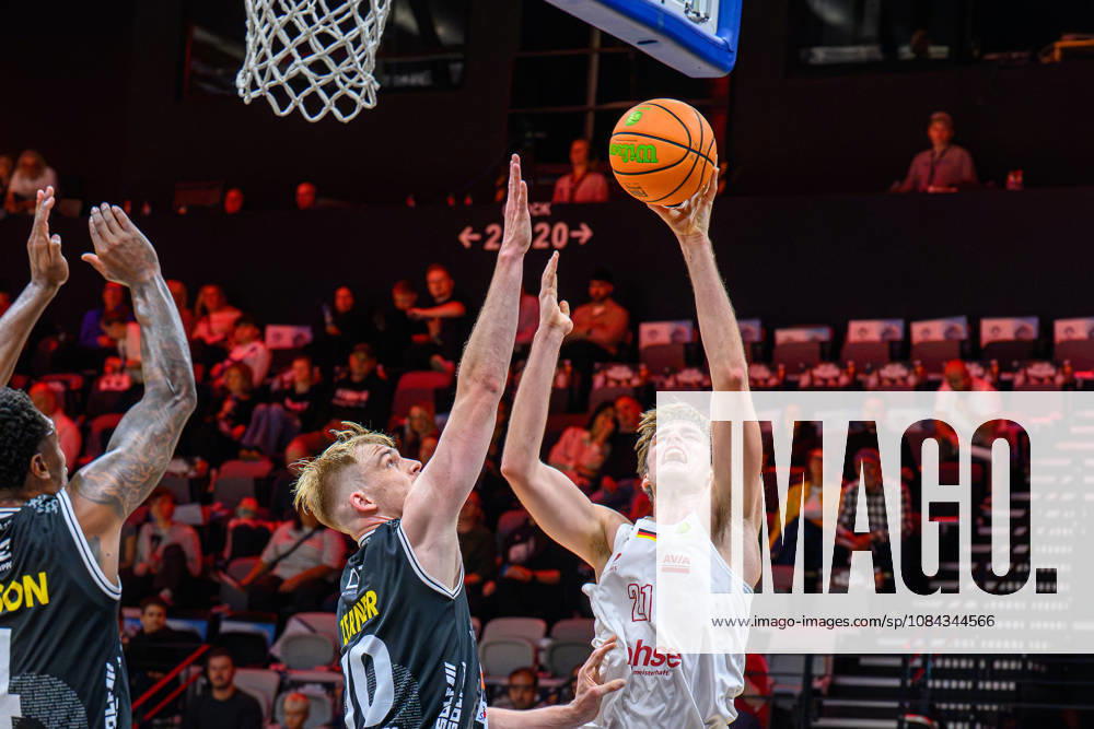 Basketball Season 2026–2027 2nd Bundesliga Pro A Matchday 4 Nuremberg Falcons Basketball Club NBC Kreisbau Kirchheim Knights AlSch Lukas Zerner 10, Kreisbau Kirchheim Knights Jarne Jürgens Juergens 21, Nuremberg Falcons BC NBC