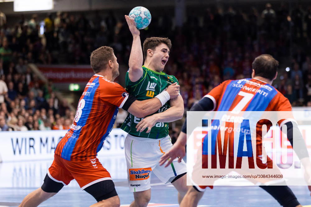 Elias NEWEL (FRISCH AUF Goeppingen), 40, in a one-on-one battle against Fabian WIEDERSTEIN (SG BBM Bietigheim), 18, GER, FRISCH AUF Goeppingen vs. SG BBM Bietigheim, Handball, Bundesliga, OPEL HBL, Matchday 8, 2026–2027 Season, October 10, 2026, GER, FRISCH AUF Goeppingen vs. SG BBM Bietigheim, Handball, Bundesliga, OPEL HBL, Matchday 8, 2026–2027 season, October 10, 2026, Goeppingen