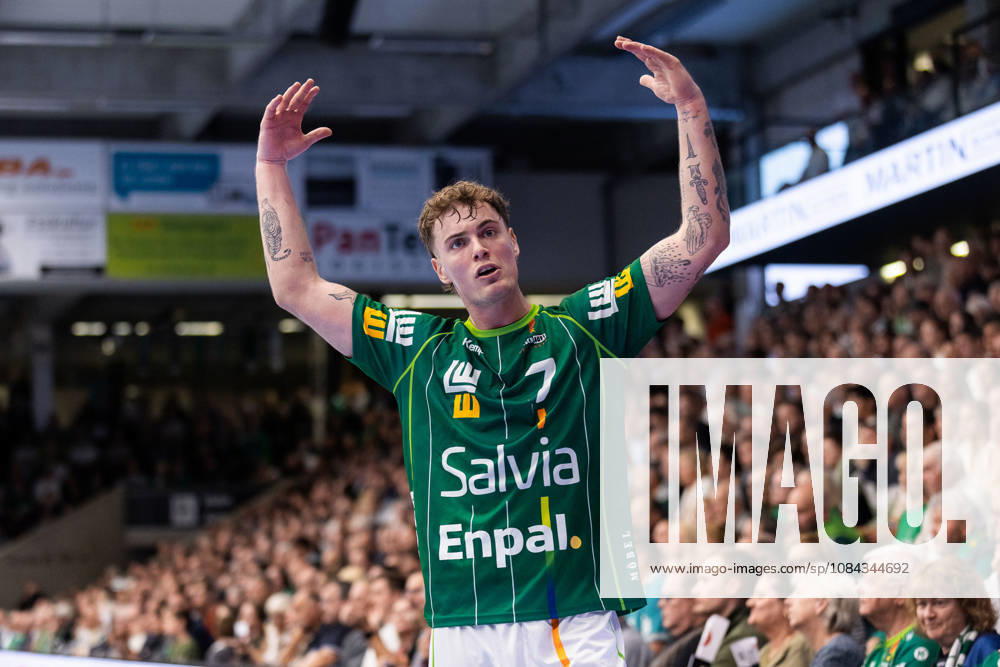 Victor KLOEVE FRISCH AUF Goeppingen, 07 gets the crowd going GER, FRISCH AUF Goeppingen vs. SG BBM Bietigheim, Handball, Bundesliga, OPEL HBL, Matchday 8, 2026–2027 season, October 10, 2026, GER, FRISCH AUF Goeppingen vs. SG BBM Bietigheim, Handball, Bundesliga, OPEL HBL, Matchday 8, 2026–2027 Season, October 10, 2026, Göppingen