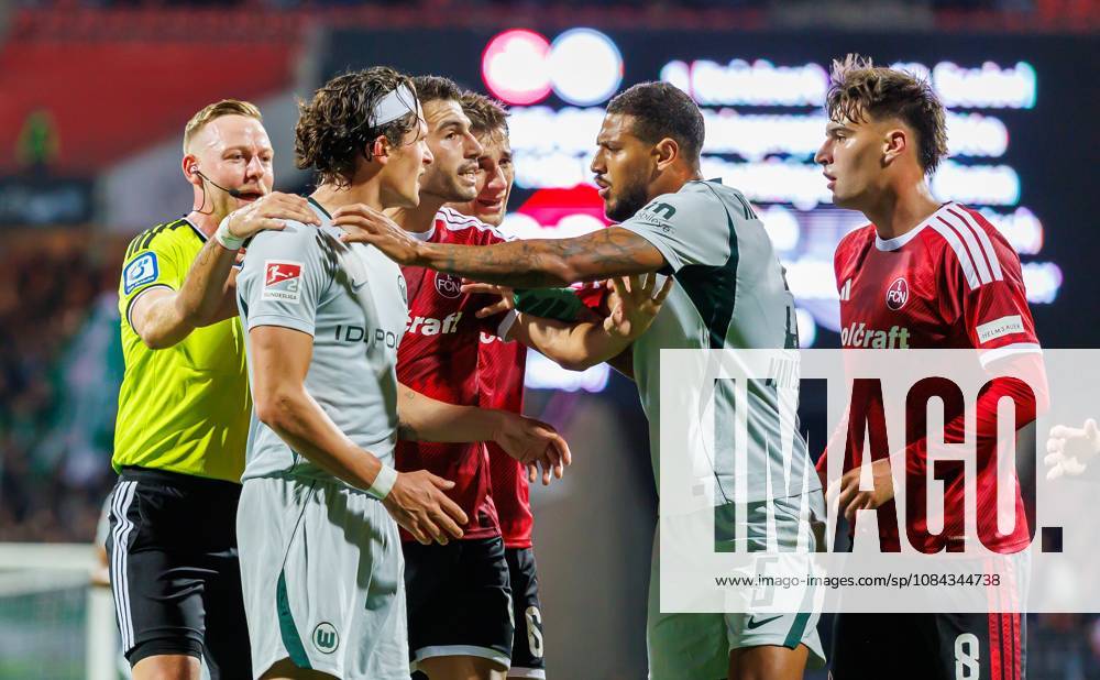 Soccer Season 2026–2027, Bundesliga, Matchday 7: 1. FC Nürnberg (FCN) vs. VfL Wolfsburg (Wob, Wolves) Sports photo by Zink DaMa . DFL regulations prohibit any use of photographs as image sequences and or quasi-video; for editorial use only. Fabian Reese 11, VfL Wolfsburg; Javier Fernandez 8, 1 FC Nuremberg (FCN) go at it