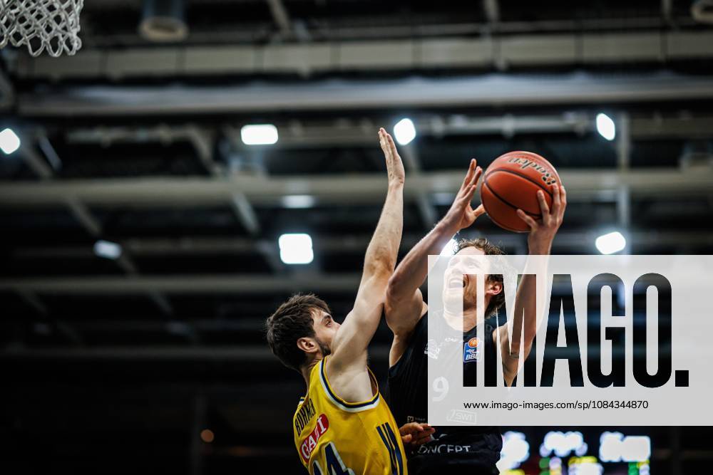 Marco Hollersbacher s Gladiators Trier in a head-to-head matchup with Julius Boehmer s Alba Berlin, Action: Vet Concept Gladiators Trier vs. Alba Berlin, Basketball, easyCredit BBL, Matchday 5, 2026–2027 Season, October 10, 2026, Vet Concept Gladiators Trier vs. Alba Berlin, Basketball, easyCredit BBL, Matchday 5, 2026–2027 Season