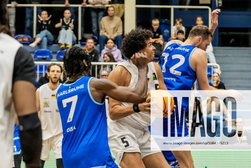 Basketball in Essen ** ** **Benjamin Uzoma ETB Miners The 2nd Bundesliga ProA game on October 10, 2026, ETB Miners vs. PS Karlsruhe LIONS, ended at the Sporthalle Am Hallo, Ernestinenstraße 57, with X X Michael Gohl FUNKE Photo ServicesSports Germany North Rhine-Westphalia Essen Copyright MichaelxGohl