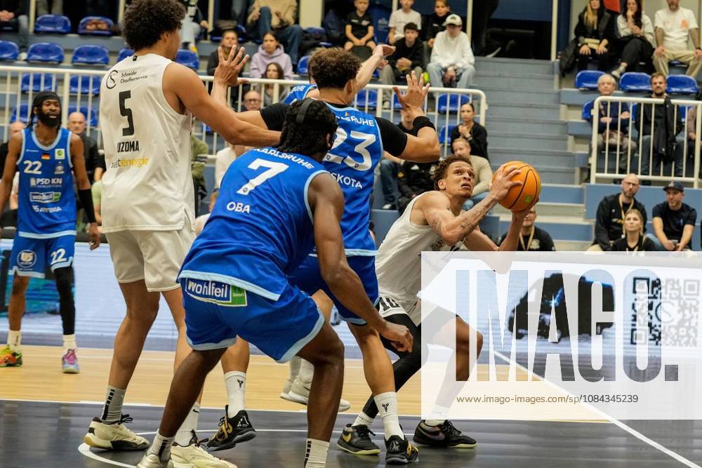 Basketball in Essen ** ** **Isaiah Jevon Sanders ETB Miners The 2nd Bundesliga ProA game on October 10, 2026, ETB Miners vs. PS Karlsruhe LIONS, ended at the Sporthalle Am Hallo, Ernestinenstraße 57, with X X Michael Gohl FUNKE Photo ServicesSports Germany North Rhine-Westphalia Essen Copyright MichaelxGohl