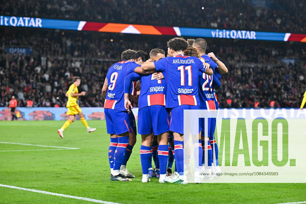 Paris Saint-Germain v Le Mans FC - Ligue 1 McDonald s 2026 2027 Illya ZABARNYI of Paris Saint-Germain , Ferran TORRES of Paris Saint-Germain , Dro FERNANDEZ of Paris Saint-Germain , Mika GODTS of Paris, Maghnes AKLIOUCHE of Paris Saint-Germain , Achraf HAKIMI of Paris Saint-Germain and Lucas BERALDO of Paris Saint-Germain celebrate after scores during Ligue 1 McDonald s match between Paris and Le Mans at Parc des Princes on October 10, 2026 in Paris, France. Paris France