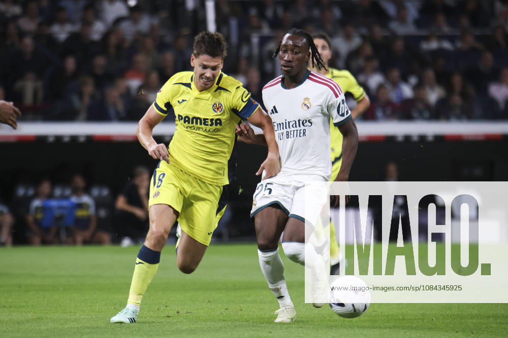 Real Madrid vs. Villarreal, La Liga EA Sports 2026, October 10, 2026, Santiago Bernabéu Stadium, Madrid, Spain Yan Diomande of Real Madrid battles for the ball against Juan Foyth during a La Liga EA Sports match between Real Madrid and Villarreal at Santiago Bernabéu Stadium on October 10, 2026, in Madrid, Spain Madrid Santiago Bernabéu Stadium Madrid Spain