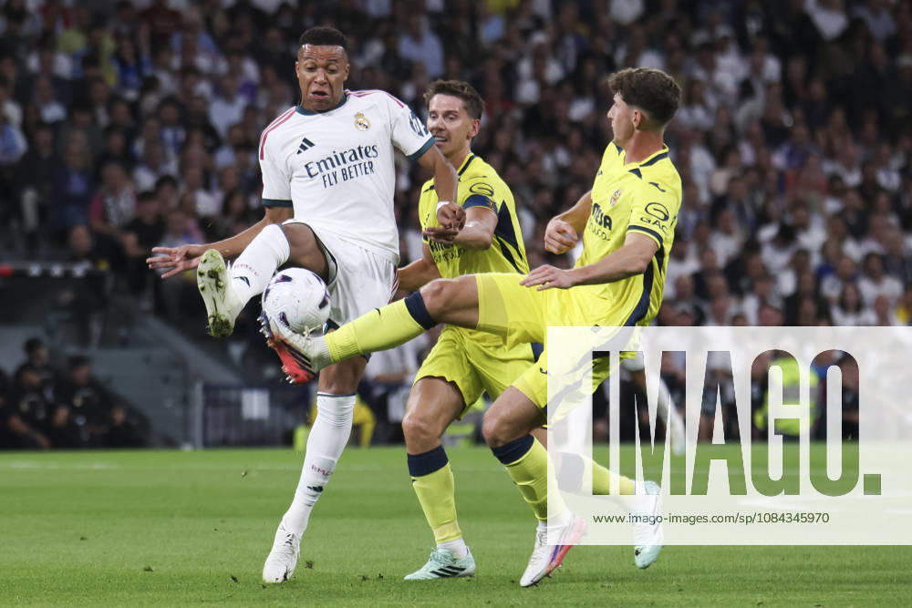 Real Madrid vs. Villarreal, La Liga EA Sports 2026, October 10, 2026, Santiago Bernabéu Stadium, Madrid, Spain Kylian Mbappé of Real Madrid is defended by Pau Navarro and Juan Foyth of Villarreal during a La Liga EA Sports match between Real Madrid and Villarreal at Santiago Bernabéu Stadium on October 10, 2026, in Madrid, Spain Madrid Santiago Bernabéu Stadium Madrid Spain