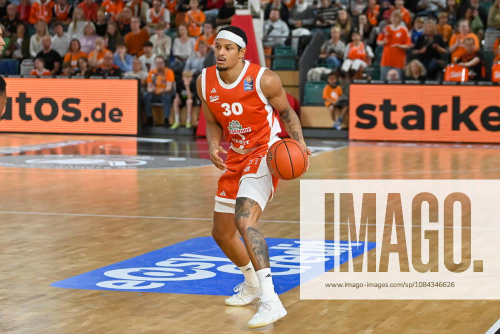 Nelson Weidemann, RASTA Vechta, 30 on the ball: RASTA Vechta vs. ratiopharm Ulm, easyCredit Basketball Bundesliga, Matchday 5, 2026–2027 season, October 10, 2026, RASTA Vechta vs. ratiopharm Ulm, easyCredit Basketball Bundesliga, Matchday 5, 2026–2027 season, October 10, 2026, Vechta
