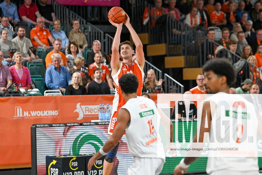 Tibor Pleiss, RASTA Vechta, 21, shoots in the game between RASTA Vechta and ratiopharm Ulm, easyCredit Basketball Bundesliga, Matchday 5, 2026–2027 season, October 10, 2026, RASTA Vechta vs. ratiopharm Ulm, easyCredit Basketball Bundesliga, Matchday 5, 2026–2027 season, October 10, 2026, Vechta