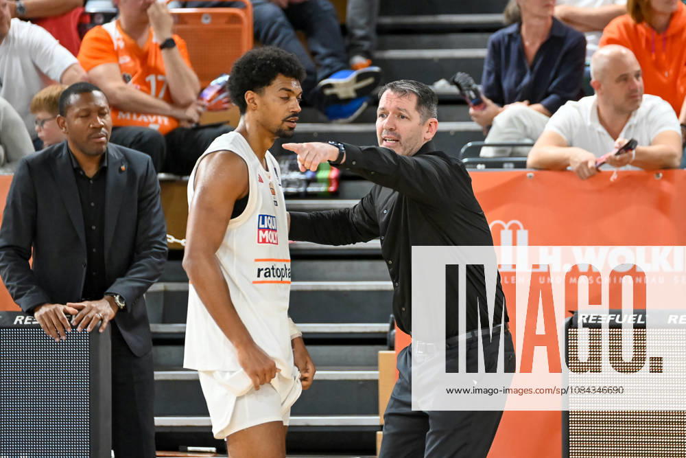 Ty Harrelson of ratiopharm Ulm, coach, in conversation with Ibi Watson of ratiopharm Ulm, RASTA Vechta vs. ratiopharm Ulm, easyCredit Basketball Bundesliga, Matchday 5, 2026–2027 season, October 10, 2026, RASTA Vechta vs. ratiopharm Ulm, easyCredit Basketball Bundesliga, Matchday 5, 2026–2027 season, October 10, 2026, Vechta