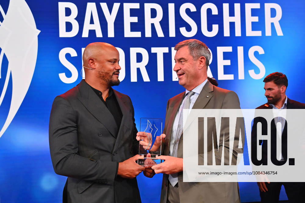 Coach Vincent KOMPANY of Bayern Munich receives the Honorary Award from Bavarian Minister-President Markus SOEDER at the 2026 Bavarian Sports Awards at BMW Welt, Red Carpet, on October 10, 2026