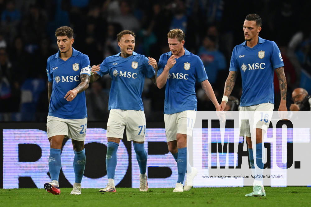 IPA89518450 - Noa Lang of S.S.C. Napoli celebrates after scoring the goal that made the score 2-0 during Matchday 6 of the Serie A Championship between S.S.C. Napoli and Frosinone Calcio at the Diego Armando Maradona Stadium on October 10, 2026, in Naples, Italy.
