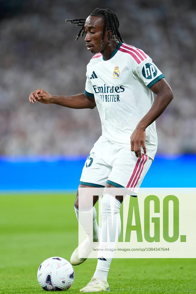 Yan Diomande of Real Madrid passes the ball during the Spanish League, LaLiga EA Sports, football match between Real Madrid and Villarreal CF at Bernabeu stadium on October 10, 2026, in Madrid, Spain. Madrid Spain - ZUMAa181 20261010_zaa_a181_168