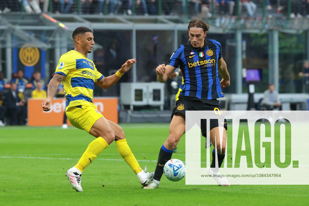 FC Internazionale v Parma Calcio 1913 - Serie A - Season 2026-2027 Milan, Italy, 10th October 2026. Diego Carlos of Parma Calcio stands on the ankle of Francesco Pio Esposito of FC Internazionale conceeding a penalty in the process during the FC Internazionale vs Parma Calcio 1913 Serie A match at Giuseppe Meazza, Milan. Picture credit should read: Jonathan Moscrop Milan Stadio Giuseppe Meazza Italy