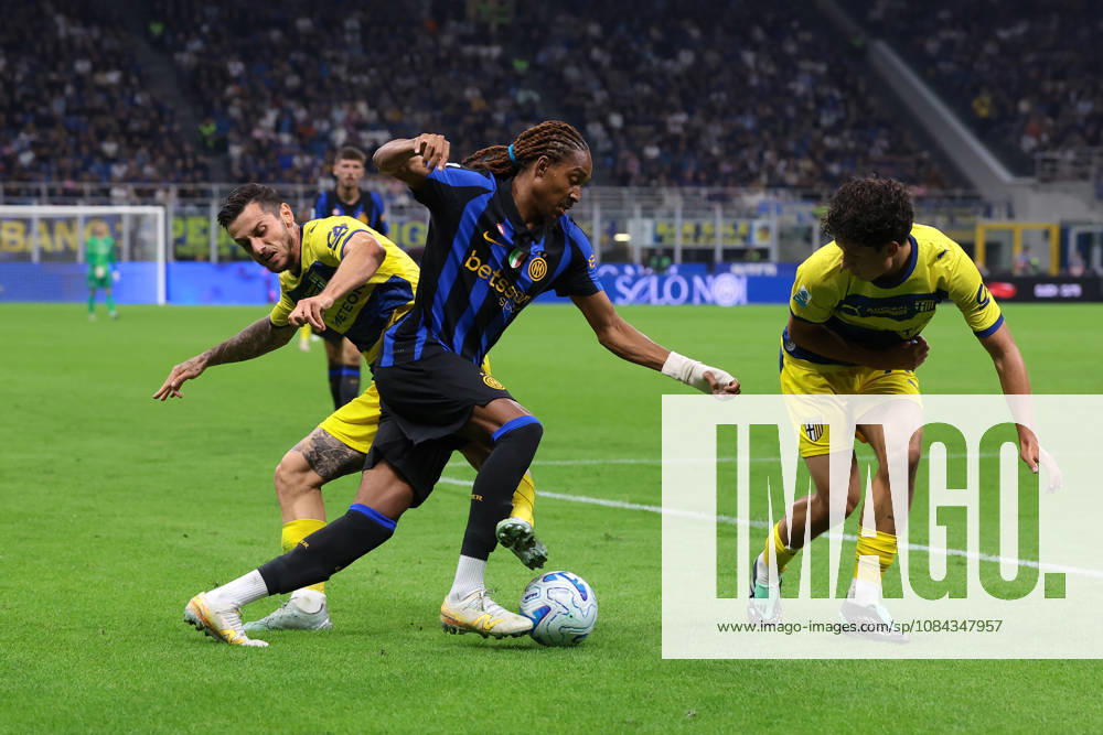 FC Internazionale v Parma Calcio 1913 - Serie A - Season 2026-2027 Milan, Italy, 10th October 2026. Djed Spence of FC Internazionale takes on Emanuele Valeri and Simone Lontani of Parma Calcio during the FC Internazionale vs Parma Calcio 1913 Serie A match at Giuseppe Meazza, Milan. Picture credit should read: Jonathan Moscrop Milan Stadio Giuseppe Meazza Italy