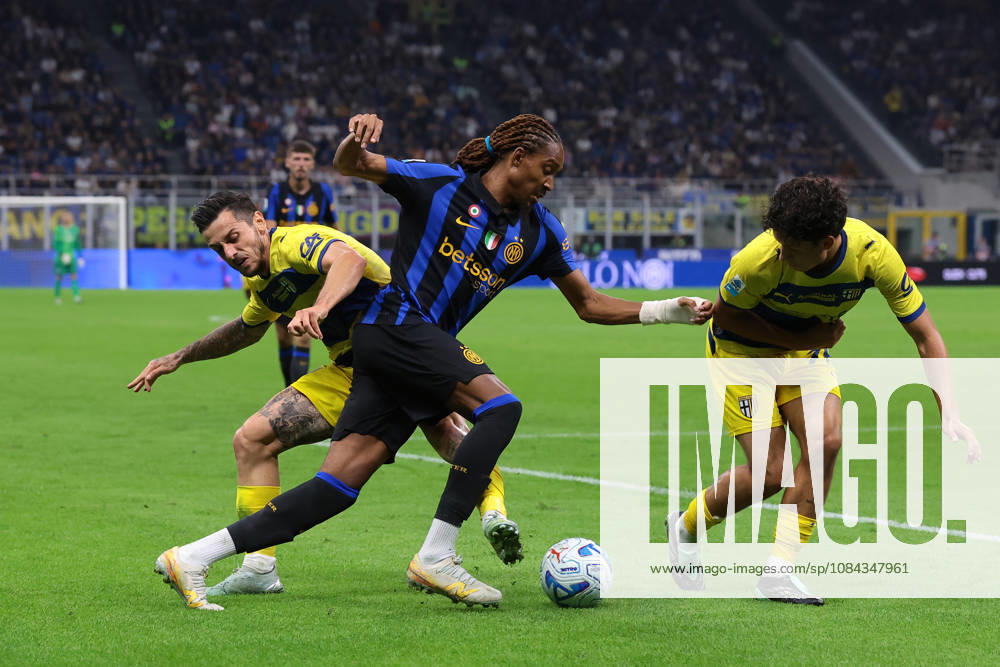 FC Internazionale v Parma Calcio 1913 - Serie A - Season 2026-2027 Milan, Italy, 10th October 2026. Djed Spence of FC Internazionale takes on Emanuele Valeri and Simone Lontani of Parma Calcio during the FC Internazionale vs Parma Calcio 1913 Serie A match at Giuseppe Meazza, Milan. Picture credit should read: Jonathan Moscrop Milan Stadio Giuseppe Meazza Italy