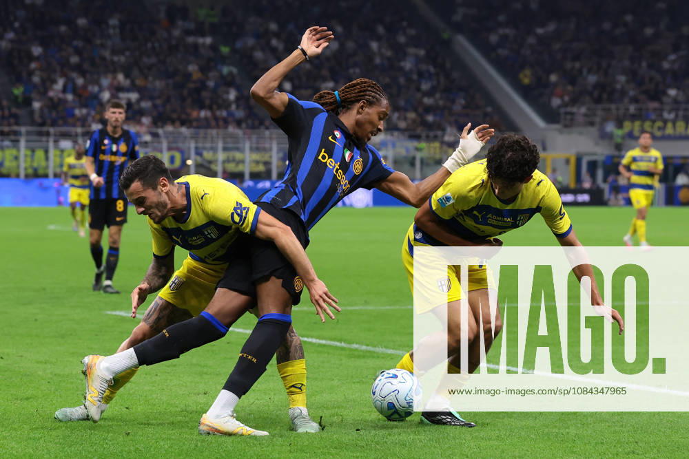 FC Internazionale v Parma Calcio 1913 - Serie A - Season 2026-2027 Milan, Italy, 10th October 2026. Djed Spence of FC Internazionale clashes with Emanuele Valeri and Simone Lontani of Parma Calcio during the FC Internazionale vs Parma Calcio 1913 Serie A match at Giuseppe Meazza, Milan. Picture credit should read: Jonathan Moscrop Milan Stadio Giuseppe Meazza Italy