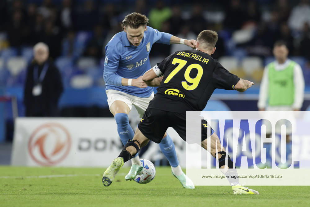 Serie a football match SSC Napoli vs Frosinone Napoli s Scottish midfielder Scott McTominay challenges for the ball with Frosinone s Italian defender Gabriele Bracaglia during the Serie A football match between SSC Napoli vs Frosinone at the Diego Armando Maradona Stadium in Naples, southern Italy, on October 10, 2026. _BPH9242